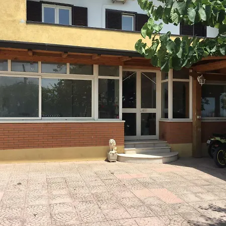 38 * Montesarchio